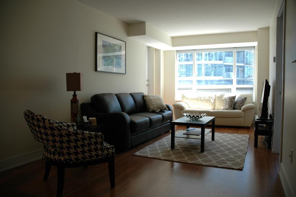 Livingsuites Toronto - 20 Blue Jays Way Εξωτερικό φωτογραφία