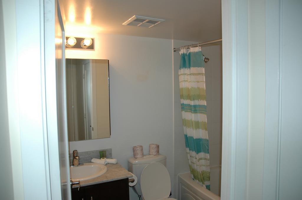 Livingsuites Toronto - 20 Blue Jays Way Εξωτερικό φωτογραφία